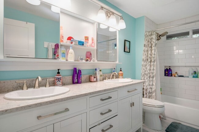 Building Photo - Beautiful 4-Bed, 3-Bath Southeast Boise Ho...