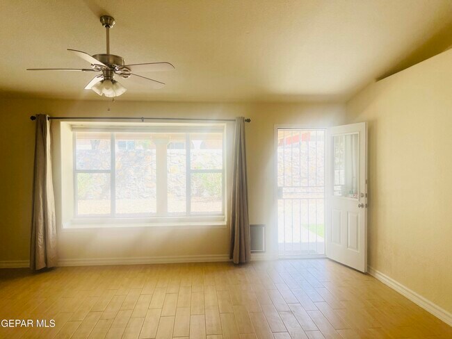 Building Photo - 7065 Tierra Roja St