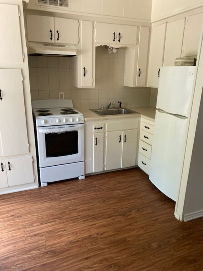 Building Photo - ONE BEDROOM APARTMENT BY TWU
