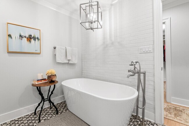 Building Photo - 1628 Pine Valley Rd