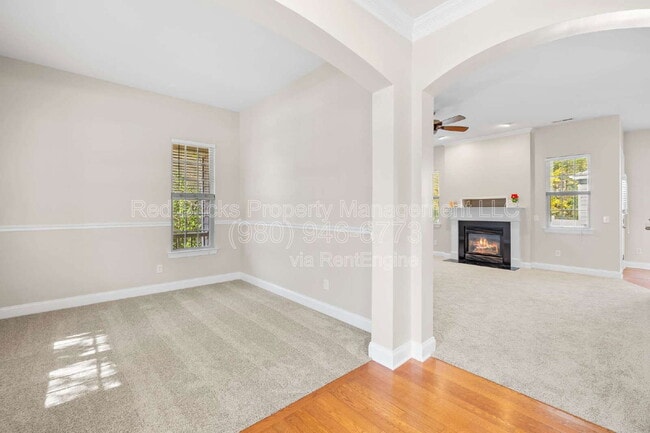 Building Photo - 10411 Alvarado Way