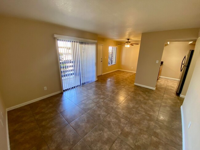 Building Photo - Phoenix 2 Bed 2 Bath Condo Near Airport an...