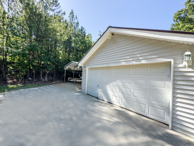 Building Photo - Pine Drive Lake House