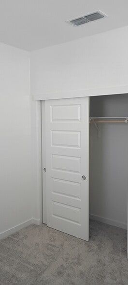 Building Photo - 821 Lake Park Cir