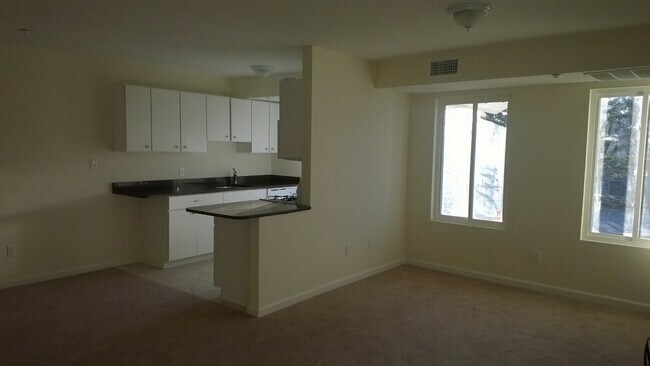 Building Photo - 24 El Camino Ct