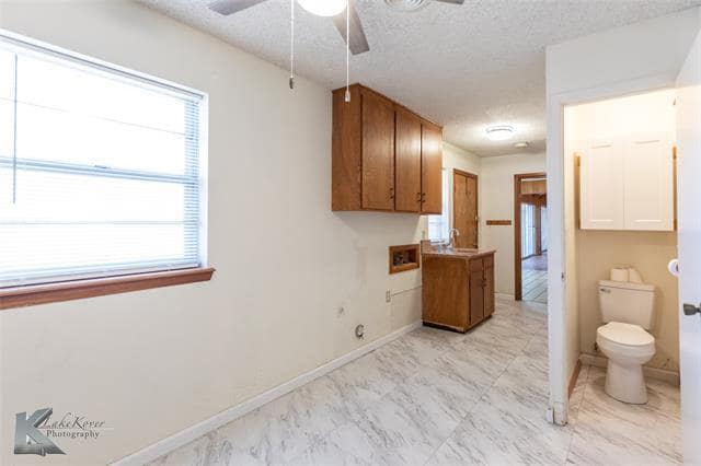 Building Photo - 3642 Hi-Vu Dr