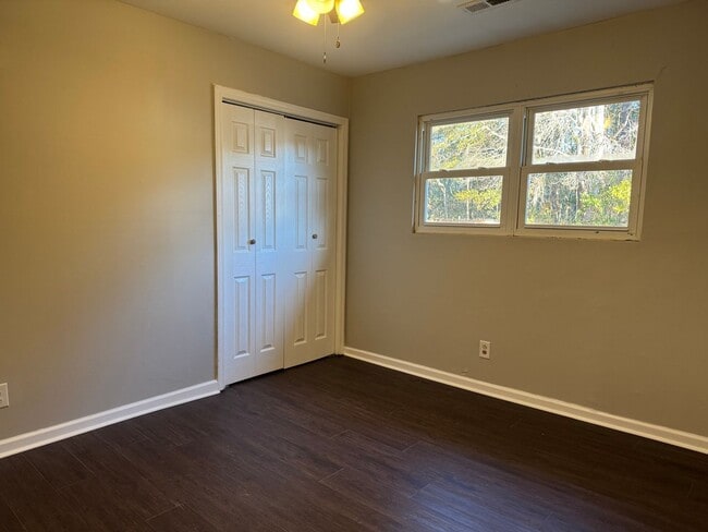 Building Photo - Cozy rural home