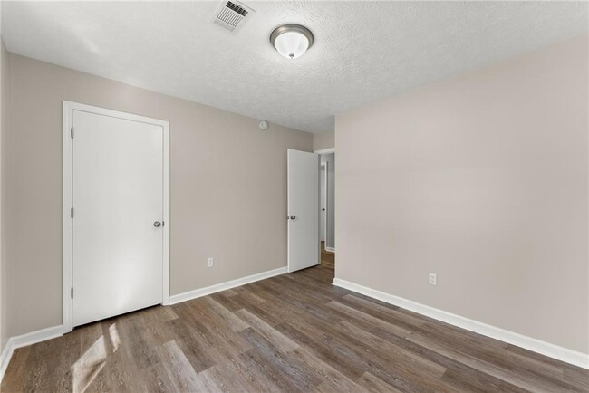 Building Photo - 175 Cedar Ridge Dr