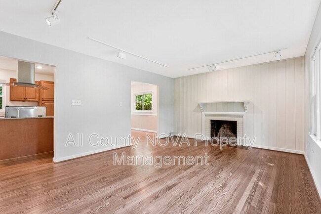Building Photo - 3160 Ravenwood Dr