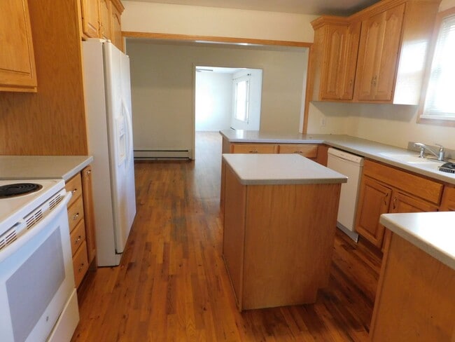 Building Photo - Spacious Home in Palisade