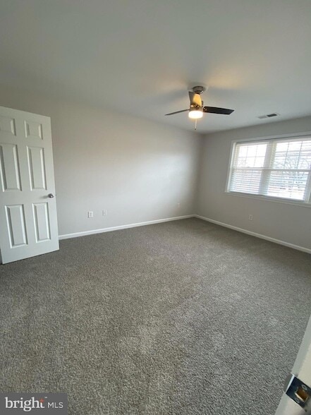 Building Photo - 1124 Chesapeake Dr