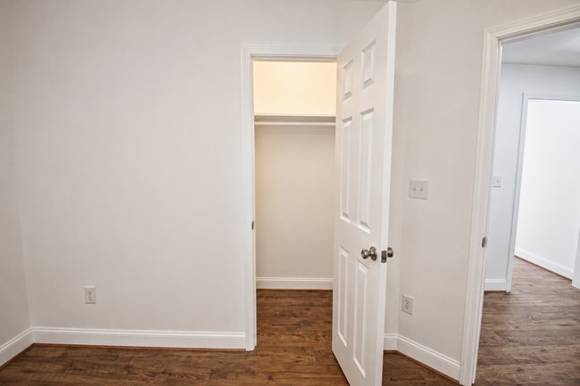 Building Photo - 826 North Dr