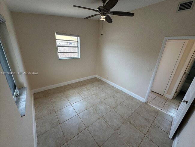 Building Photo - 4410 SW 39th St