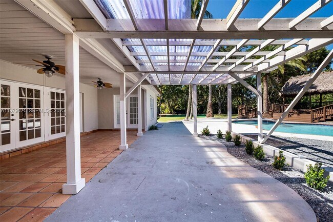 Building Photo - 11301 SW 91 Ave