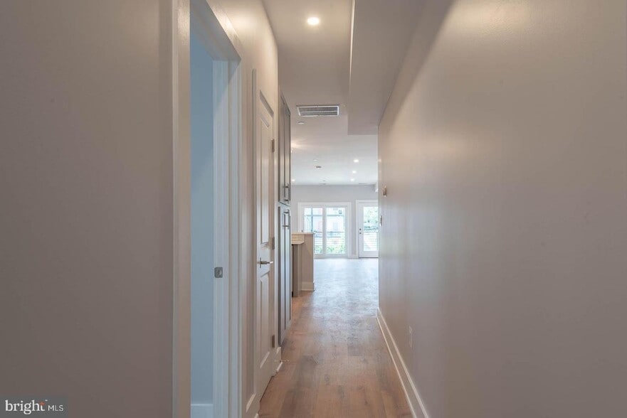 Corridor - 3212 8th Street, NE