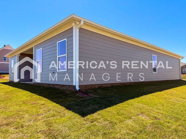 Building Photo - Brand New Three Bedroom Hudson Plan for Rent in Tuscaloosa! Sign a 13-month lease by 5/15/2026 an...