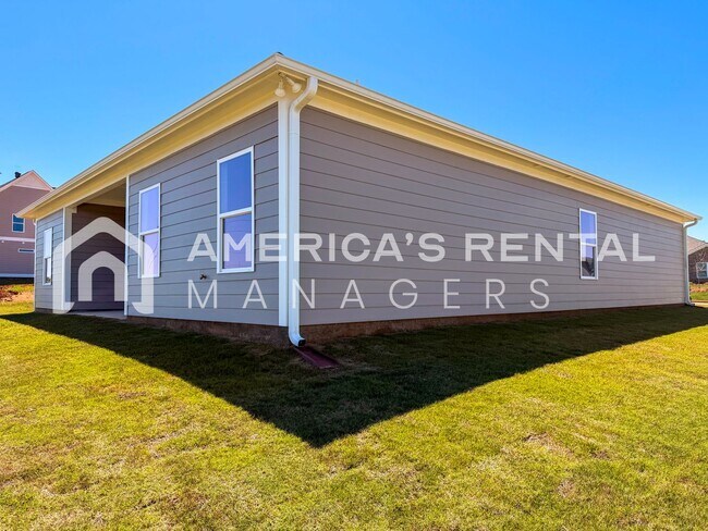 Building Photo - DEPOSIT PENDING!!! - Brand New Three Bedroom Hudson Plan for Rent in Tuscaloosa! Sign a 13-month ...