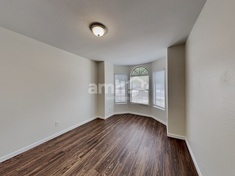 Building Photo - 13214 W Tara Ln