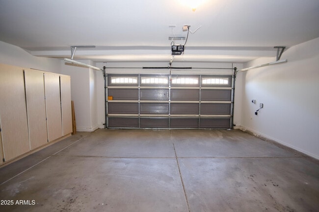 Building Photo - 842 N Naples Dr