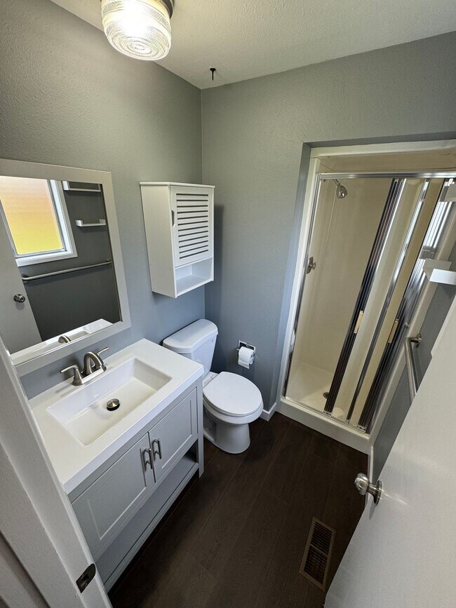 Building Photo - Charming 3 Bed / 2 Bath Ranch on Large Lot – Cul-de-Sac Location – $2,495/mo