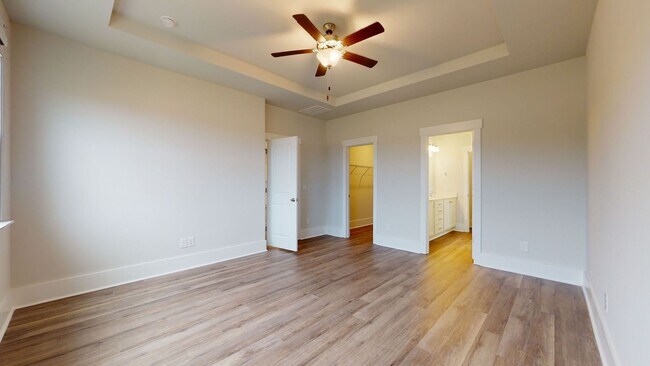 Building Photo - 3 Bedroom Home in WATERSIDE!