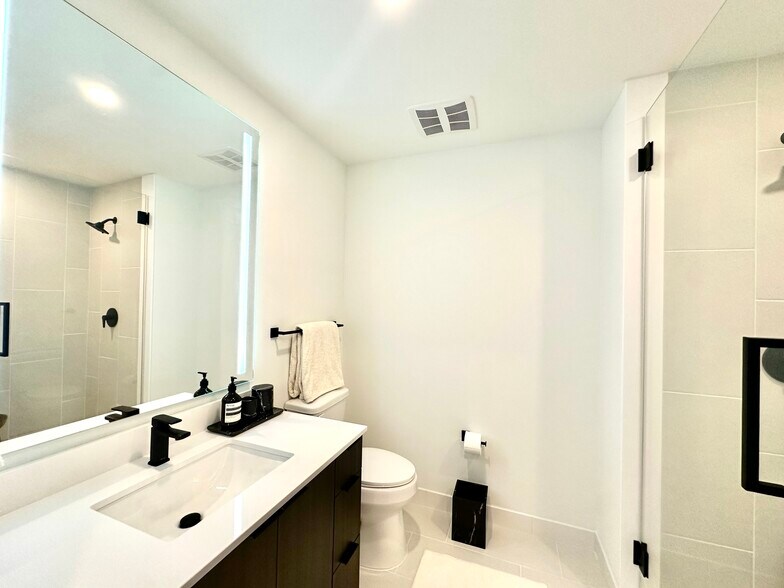 Building Photo - 52 NW 32nd St