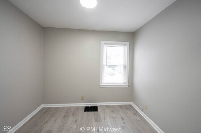 Building Photo - 4615 Caroline Ave
