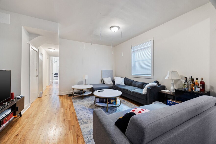 Building Photo - 1012 Garnett Pl