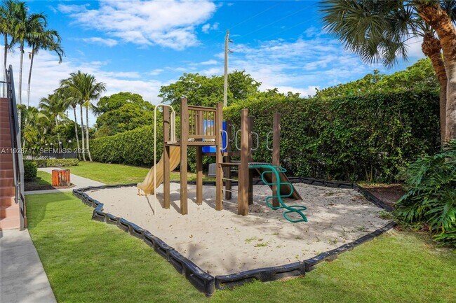 Building Photo - 1010 Belmont Pl