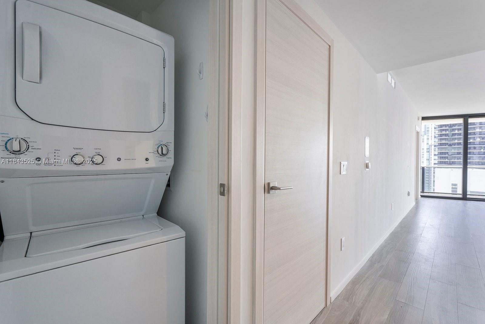 Building Photo - 801 S Miami Ave