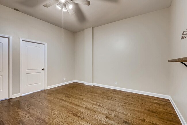 Building Photo - 7046 N Clark St