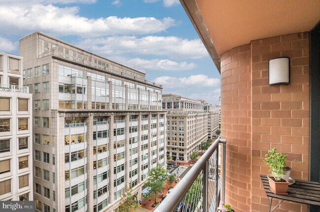 Building Photo - 631 D St NW