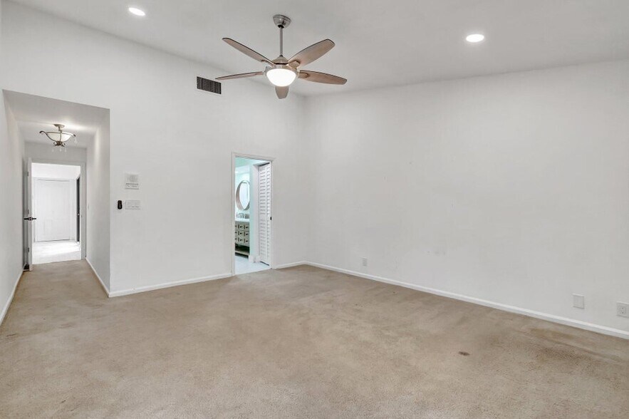 Building Photo - 7810 Villa Nova Dr
