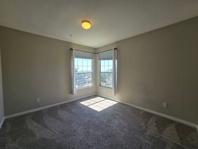 Building Photo - CANYON CREST CONDO