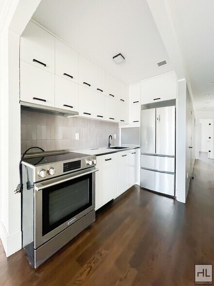 Building Photo - Carroll Gardens 2-Bed 1-Bath / In Unit W&D
