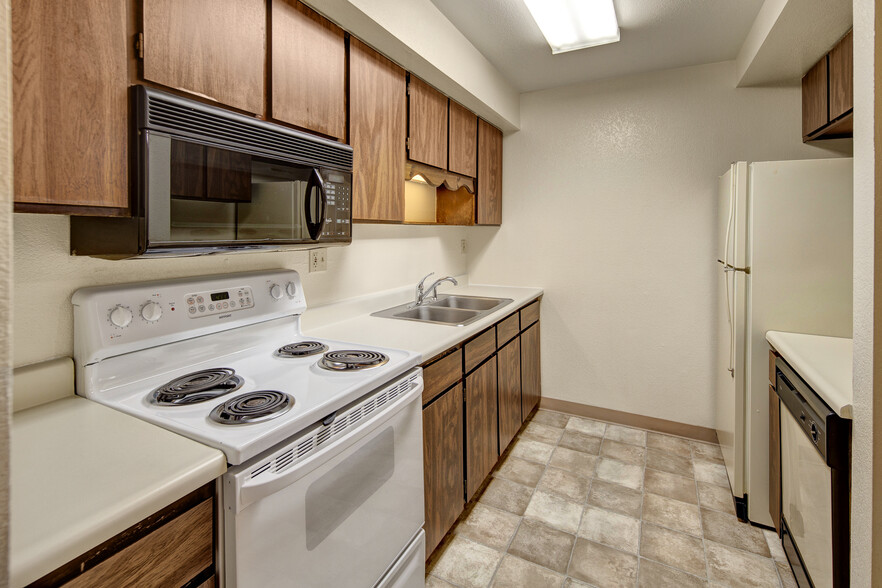 Terrace on the Lake Apartments - Kitchen - Terrace on the Lake