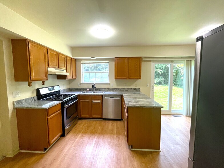 Kitchen - 3048 Turnberry Ln
