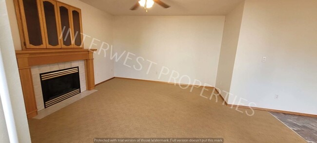 Building Photo - Spacious & Beautiful 4 bd 2.5 ba, 2 Story Battle Ground Home w/ A/C, Fireplace & so much More!