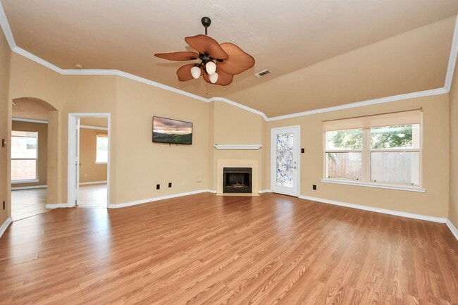 Building Photo - 1702 Kemah Oaks Dr