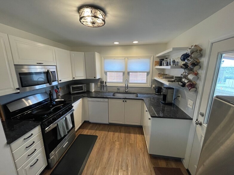 Building Photo - 1240 Cannon St