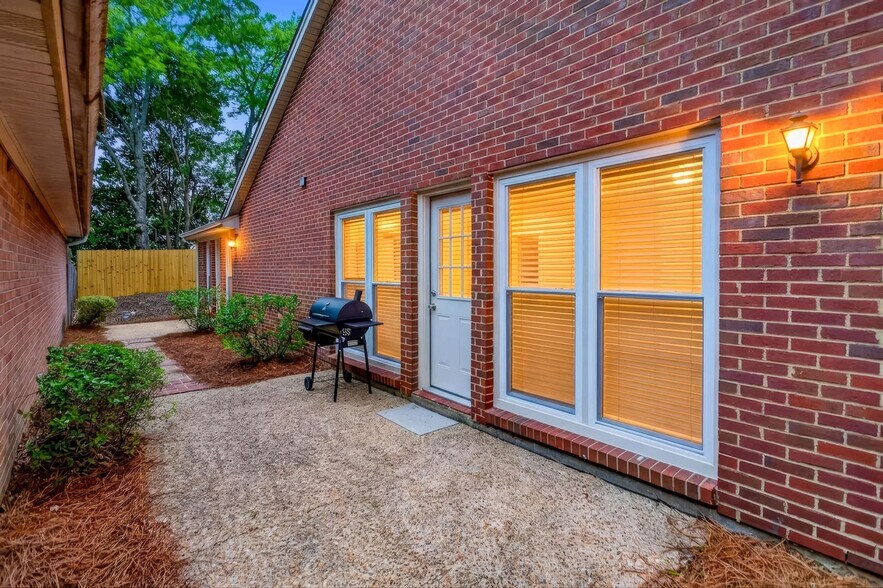 Building Photo - 6536 Monmouth Mews
