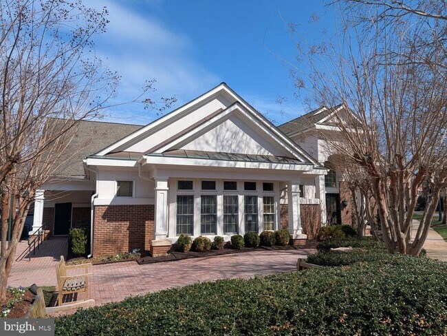 Building Photo - 1891 Crescent Park Dr