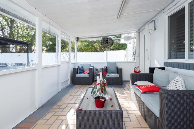 Building Photo - 5640 Hayes St