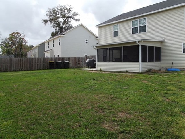 Building Photo - 12 Concordia Dr