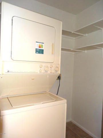 Building Photo - Three bedroom, two bath home!