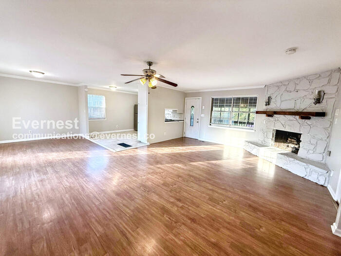 Building Photo - 5473 Pine Rd