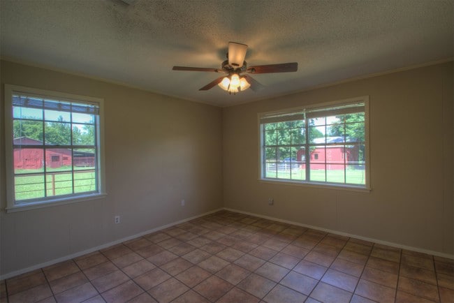 Building Photo - 303 Clements Rd