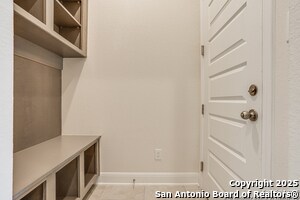 Building Photo - 1114 Aidenbaum