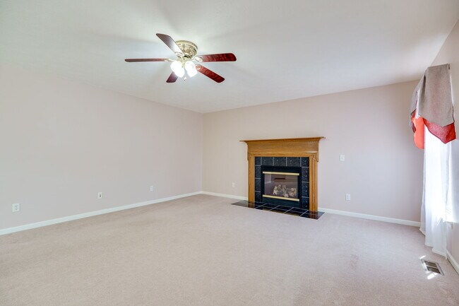 Building Photo - 2233 Oakbrook Blvd