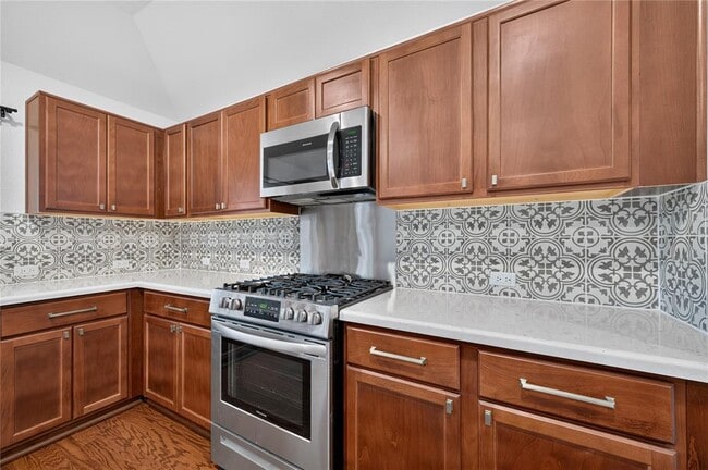 Building Photo - 6904 Pleasanton Pkwy